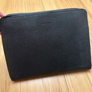 Coach Authentic  L Zip Portfolio Black Pebble Leather Excellent condition NWT